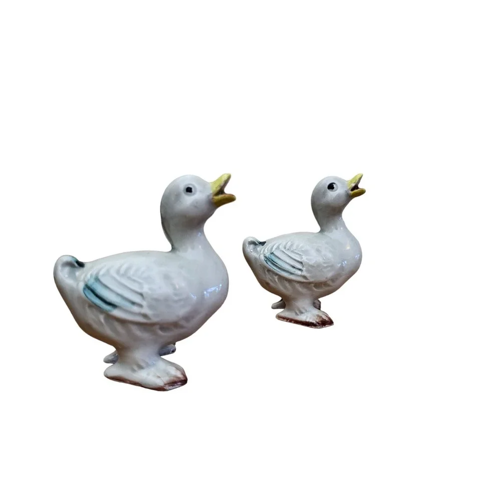 Pair of 2 Vintage Handpainted Duck Figurines Japan‎ 2.5